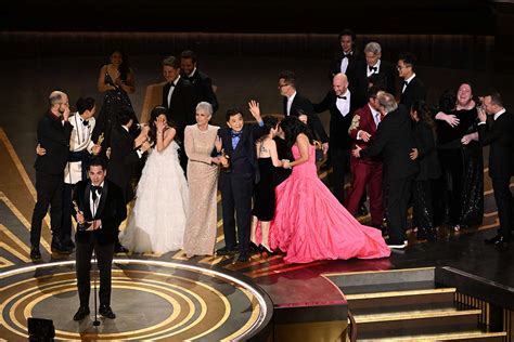 La Nuit des Oscars 2023 : Une Folle Nuit de Triomphe et de Controverse